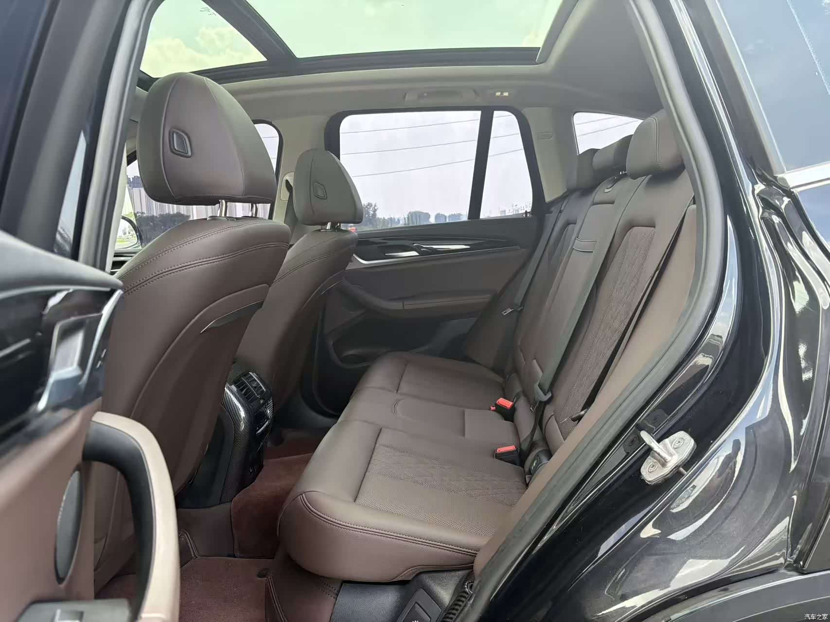 BMW iX3, 2024 6