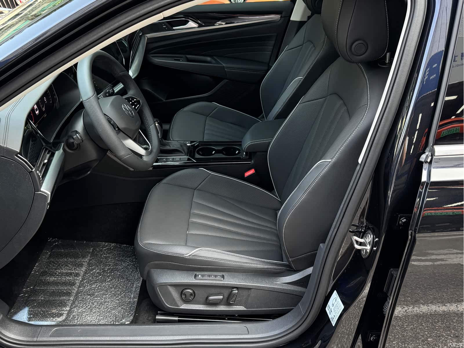 Volkswagen Passat, 2024 все фото