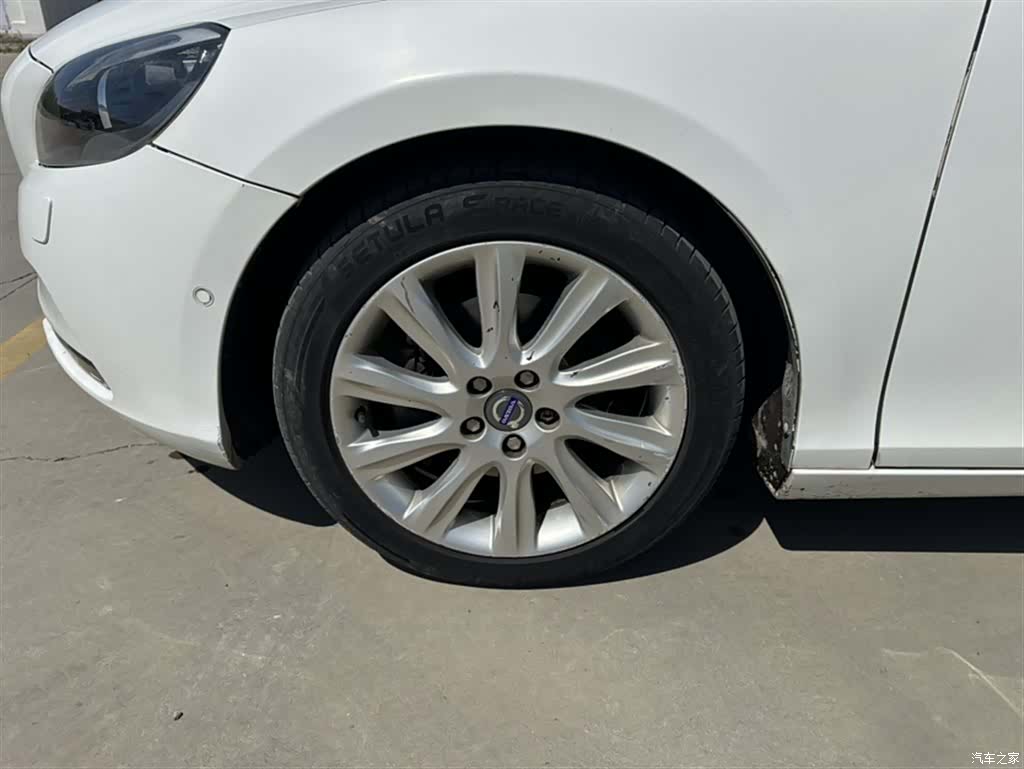 Volvo V40, 2014 22
