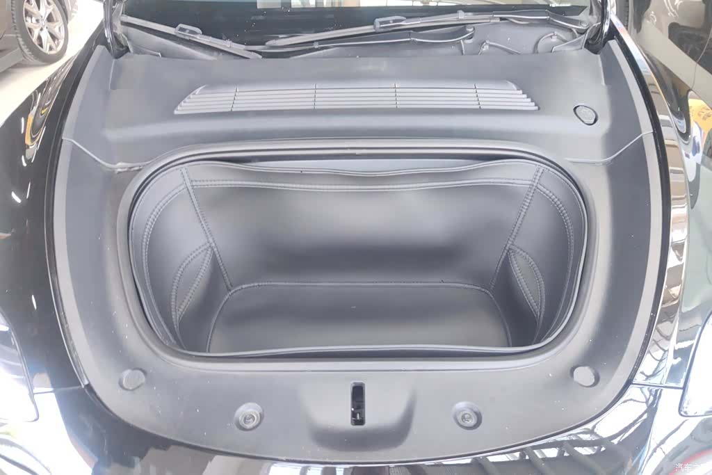 Tesla Model Y, 2024 10