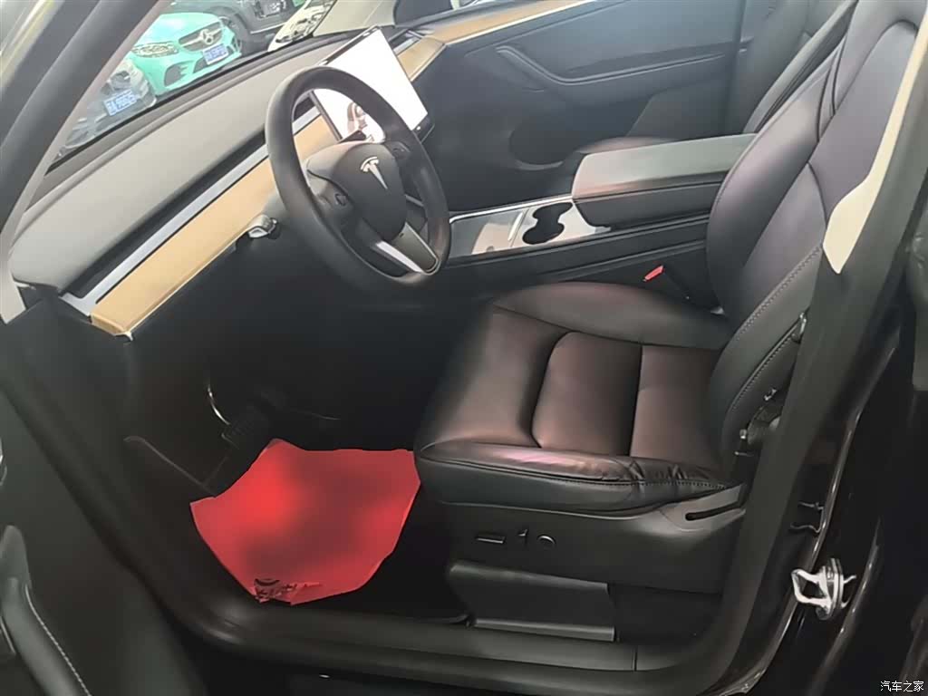 Tesla Model Y, 2022 15