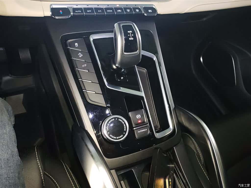 Geely Boyue, 2022 14