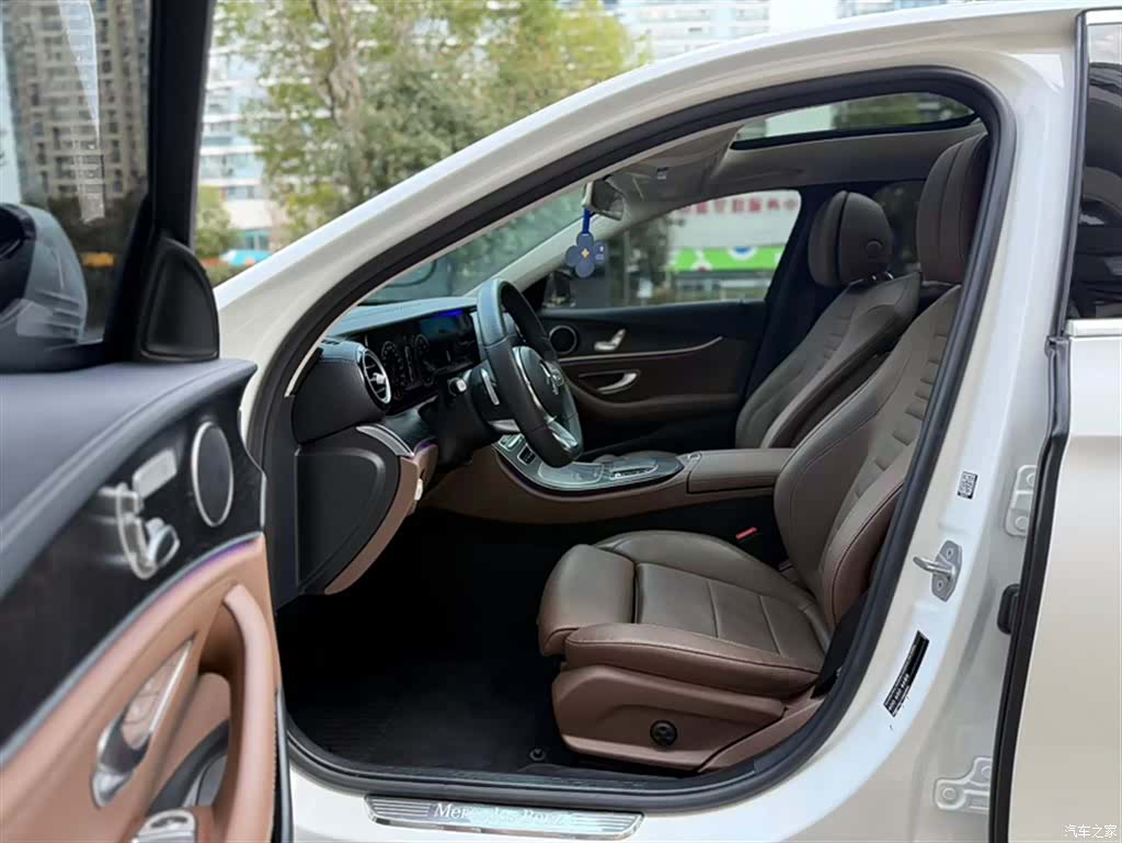 Mercedes-Benz E-Class, 2019 12
