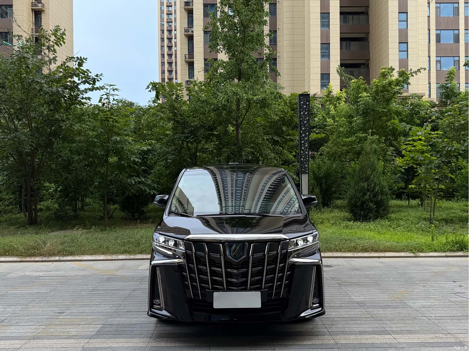 Toyota Alphard, 2023 3