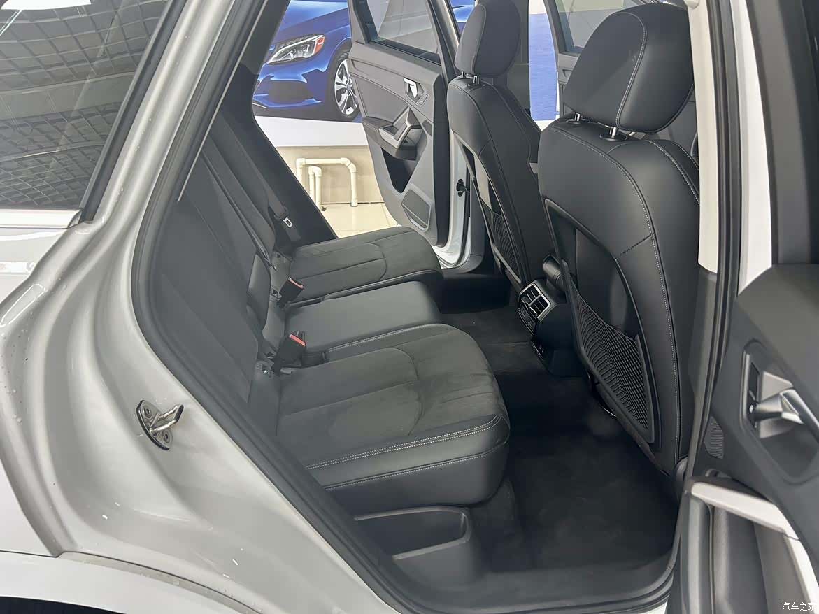 Audi Q3, 2022 11