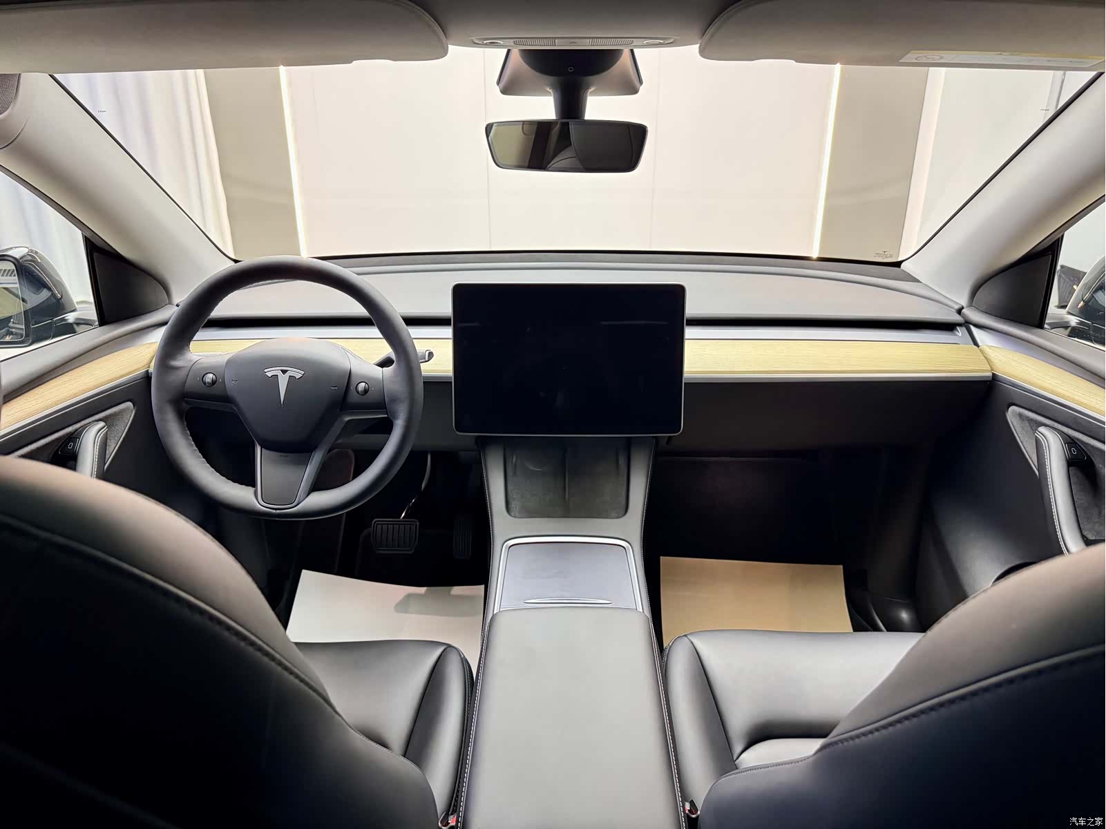 Tesla Model Y, 2023 7
