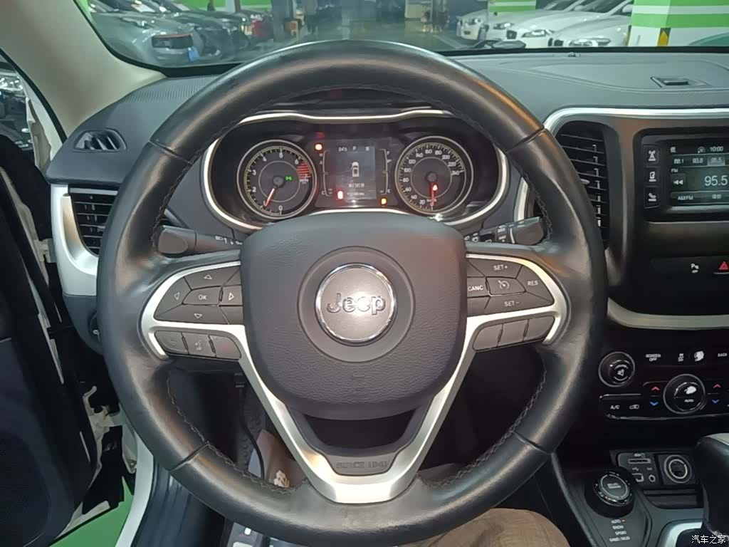 Jeep Cherokee, 2016 11