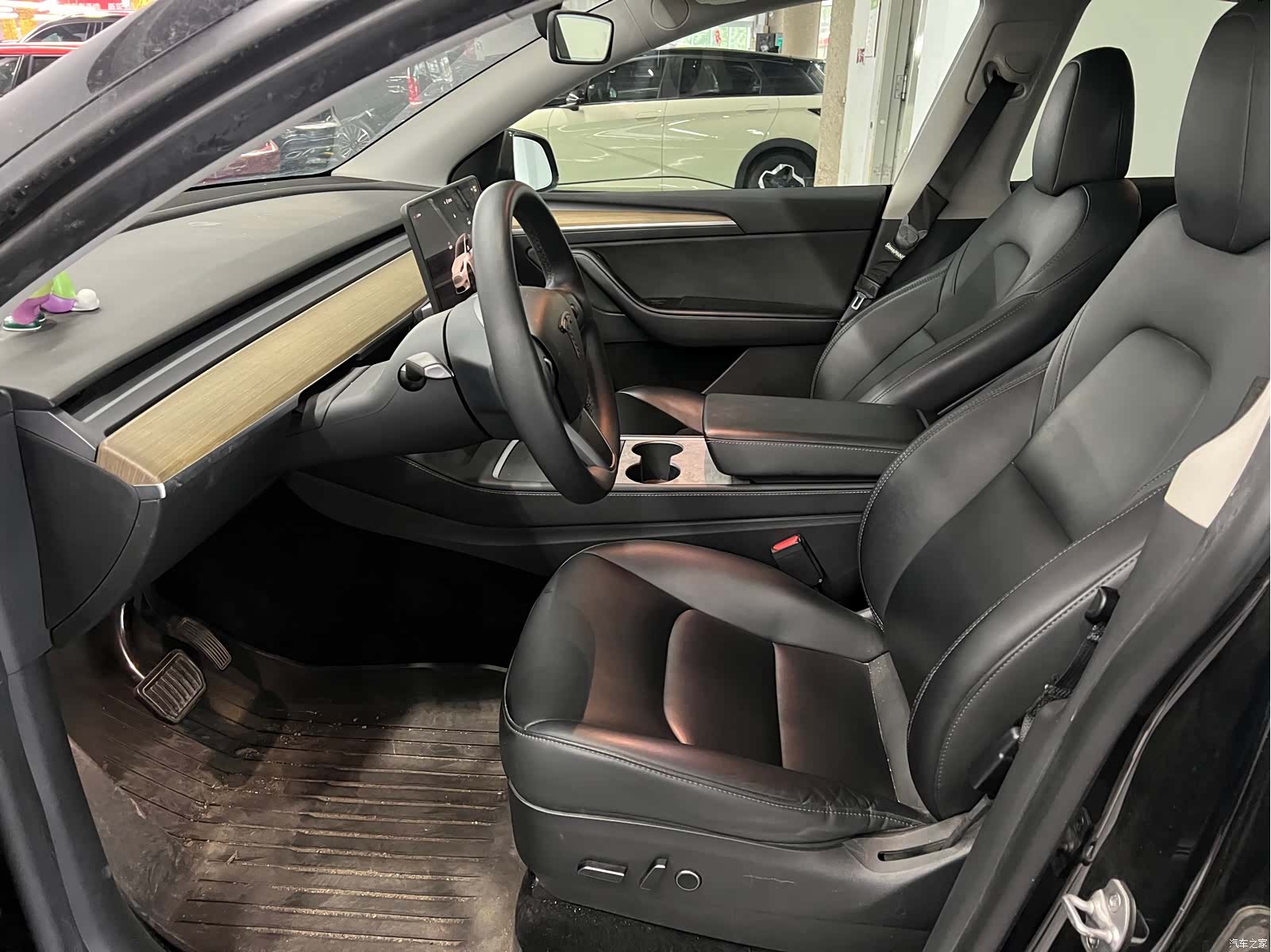 Tesla Model Y, 2023 все фото
