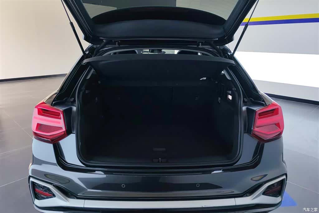 Audi Q2L, 2021 4