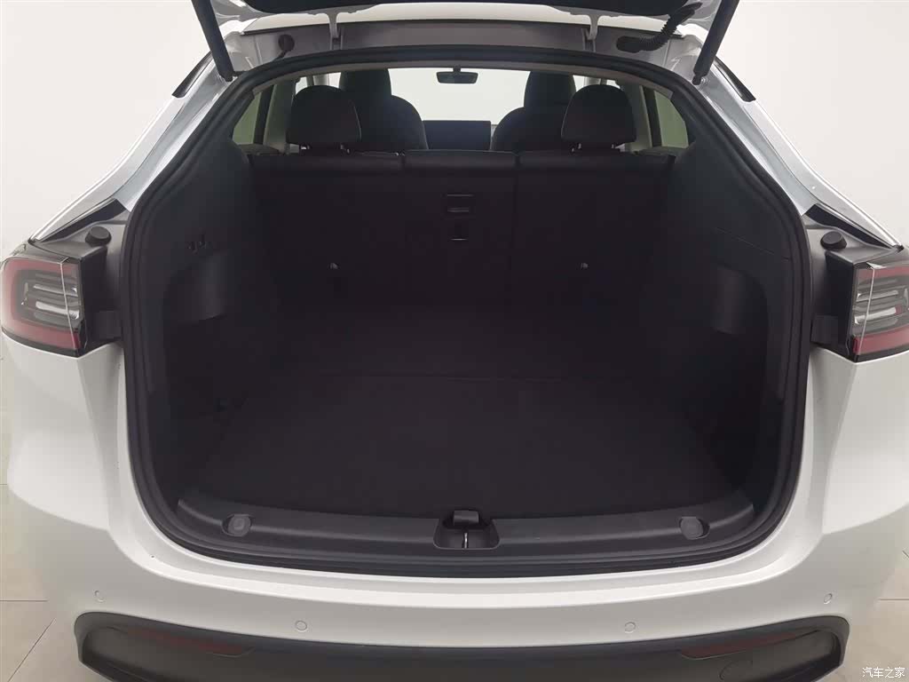Tesla Model Y, 2024 16
