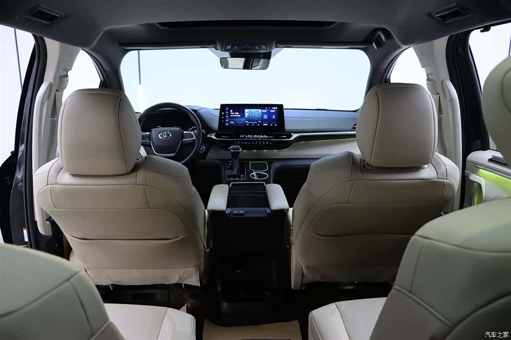 Toyota Granvia, 2023 18