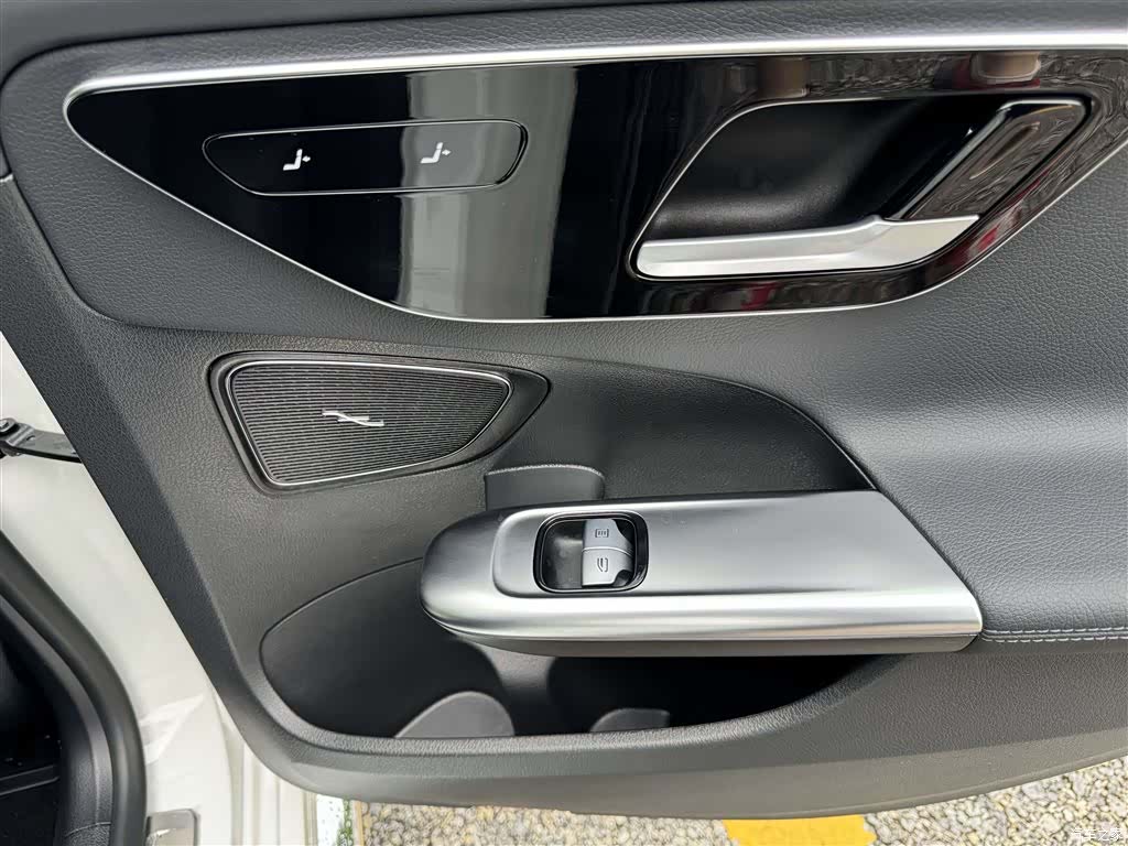 Mercedes-Benz C-Class, 2025 33