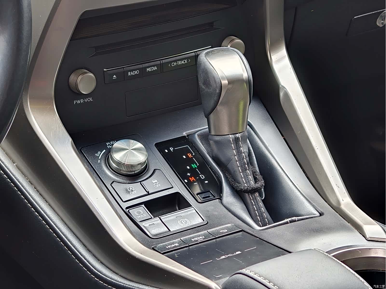 Lexus NX, 2019 13