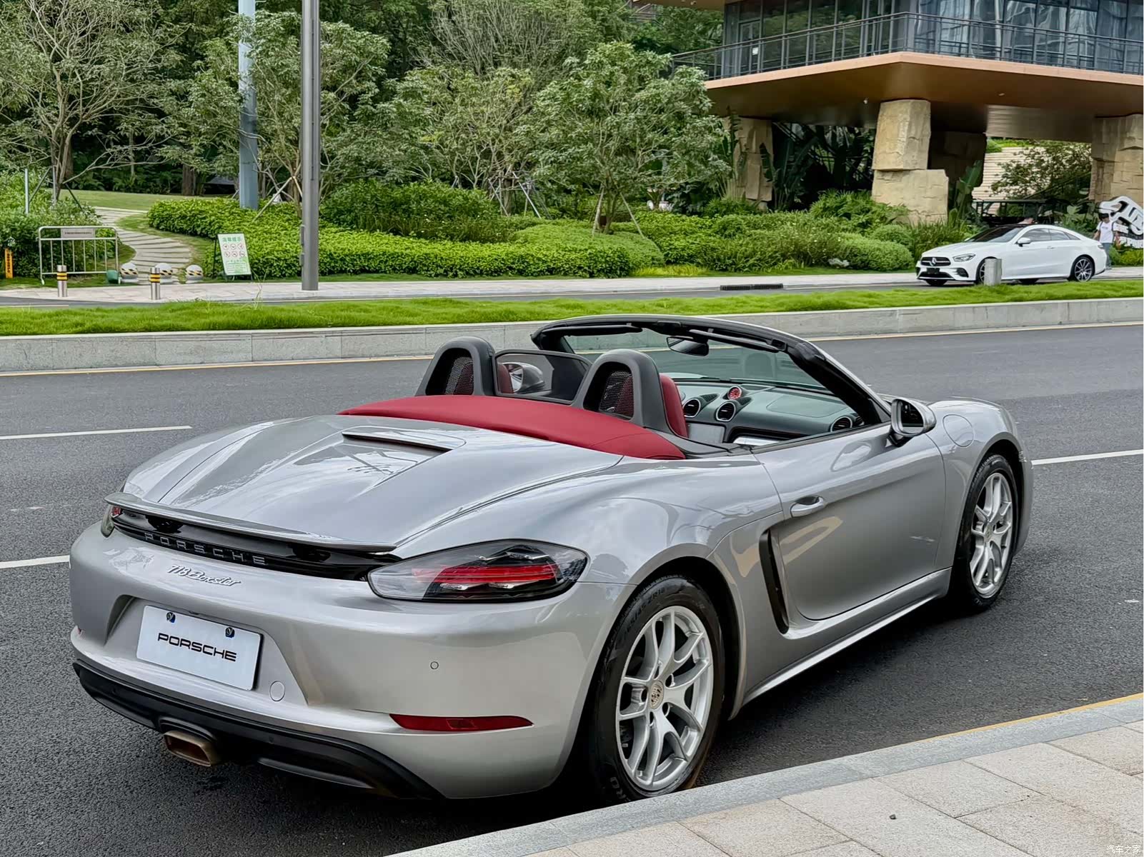 Porsche Boxster, 2022 все фото