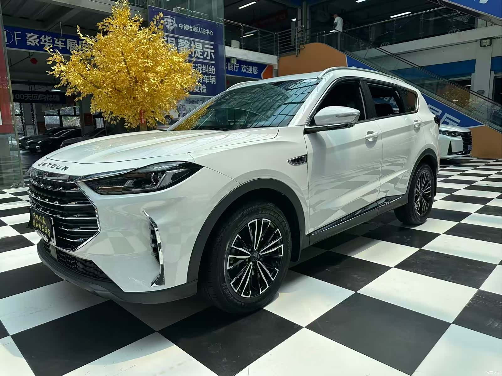 Jetour X70, 2023 1