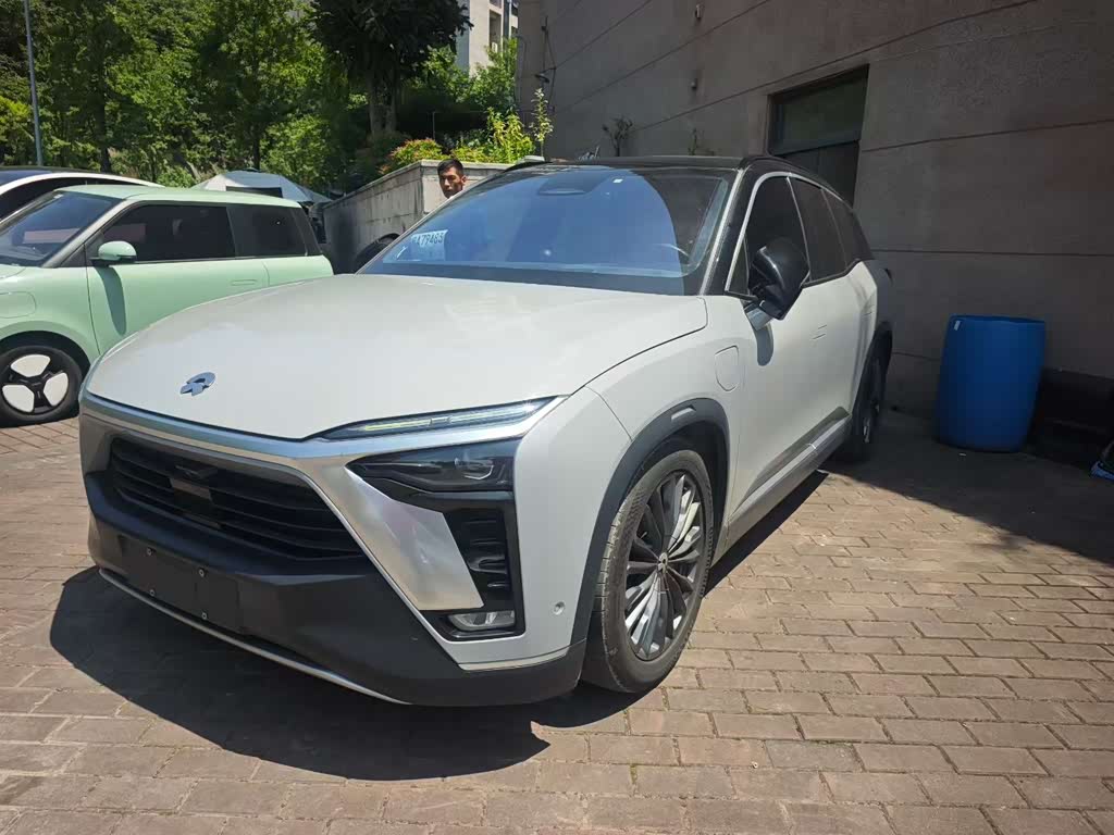 NIO ES8