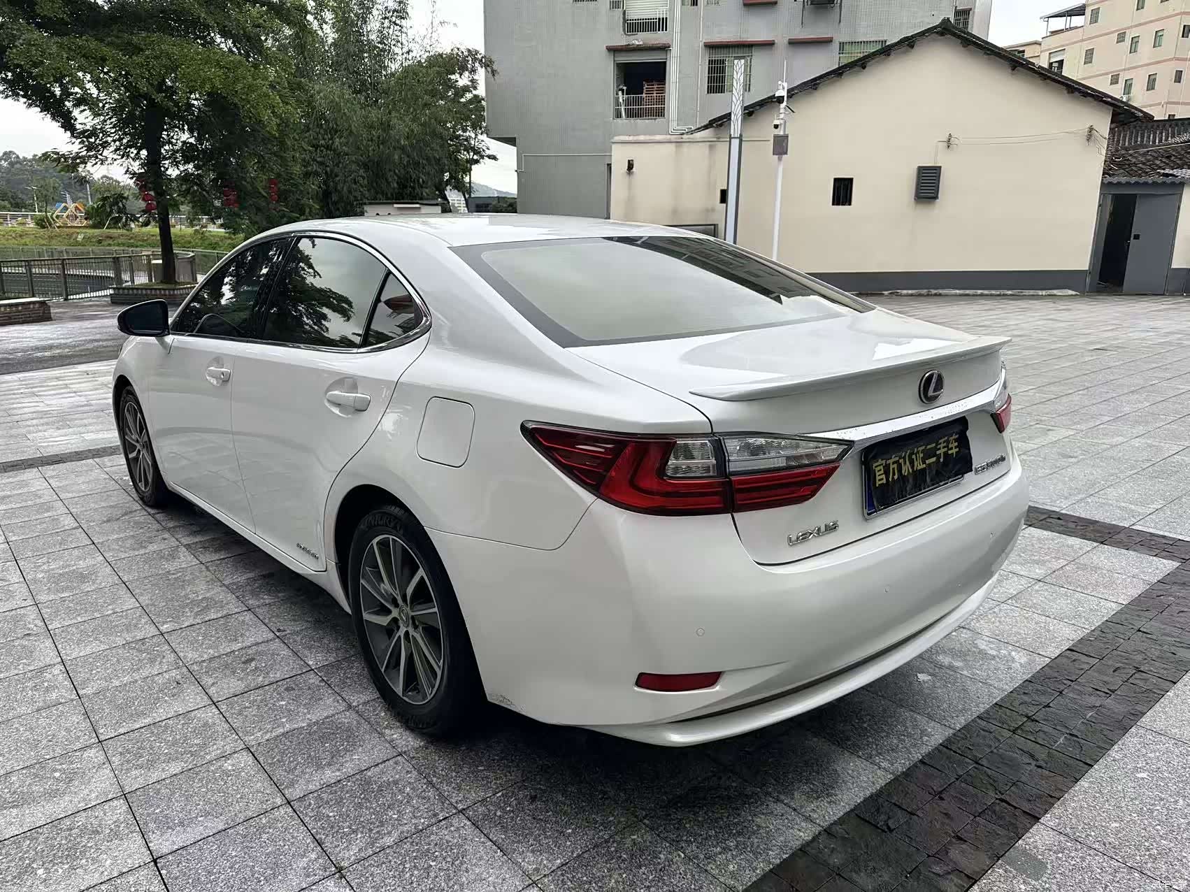 Lexus ES, 2016 4