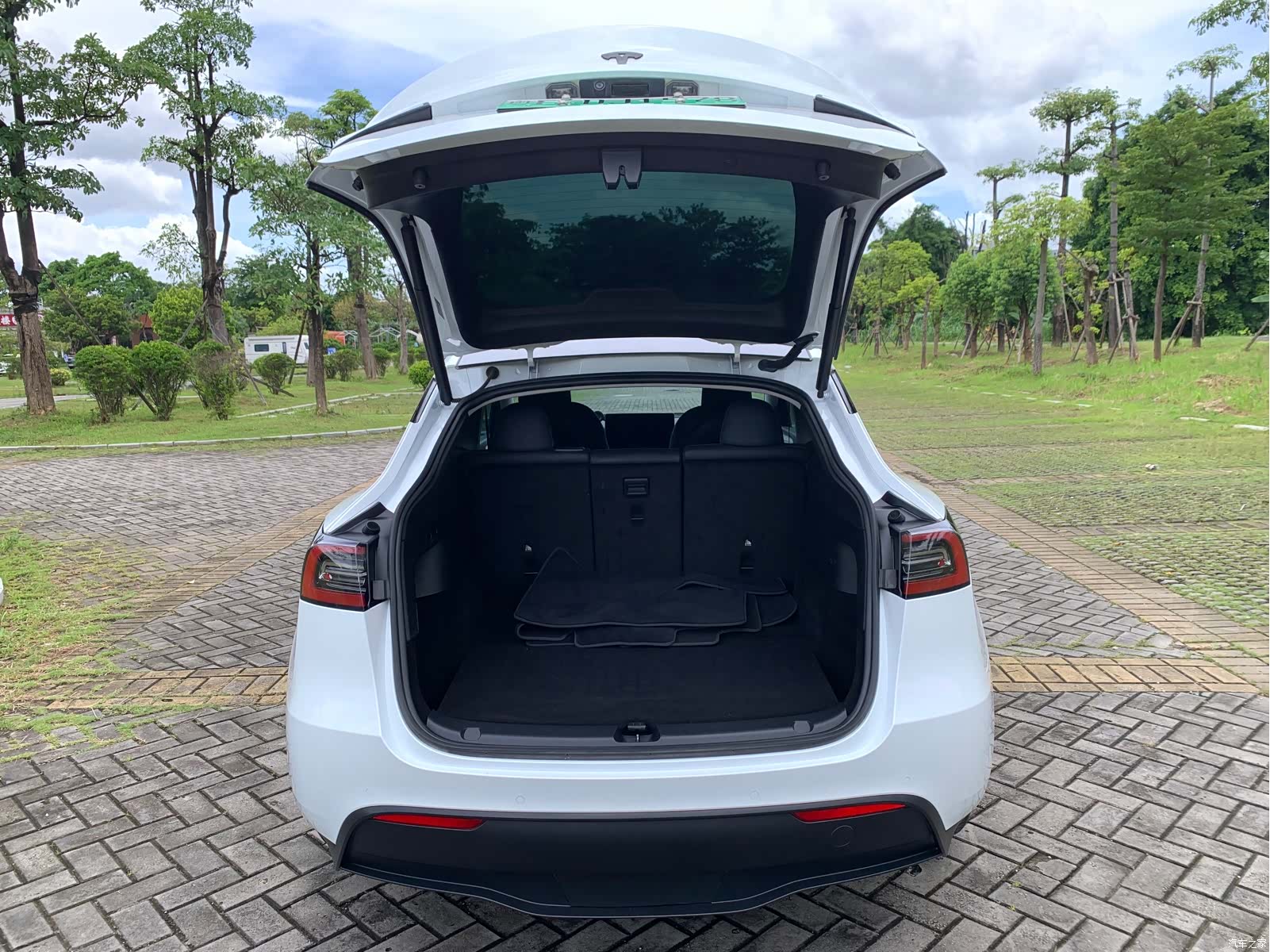 Tesla Model Y, 2022 7