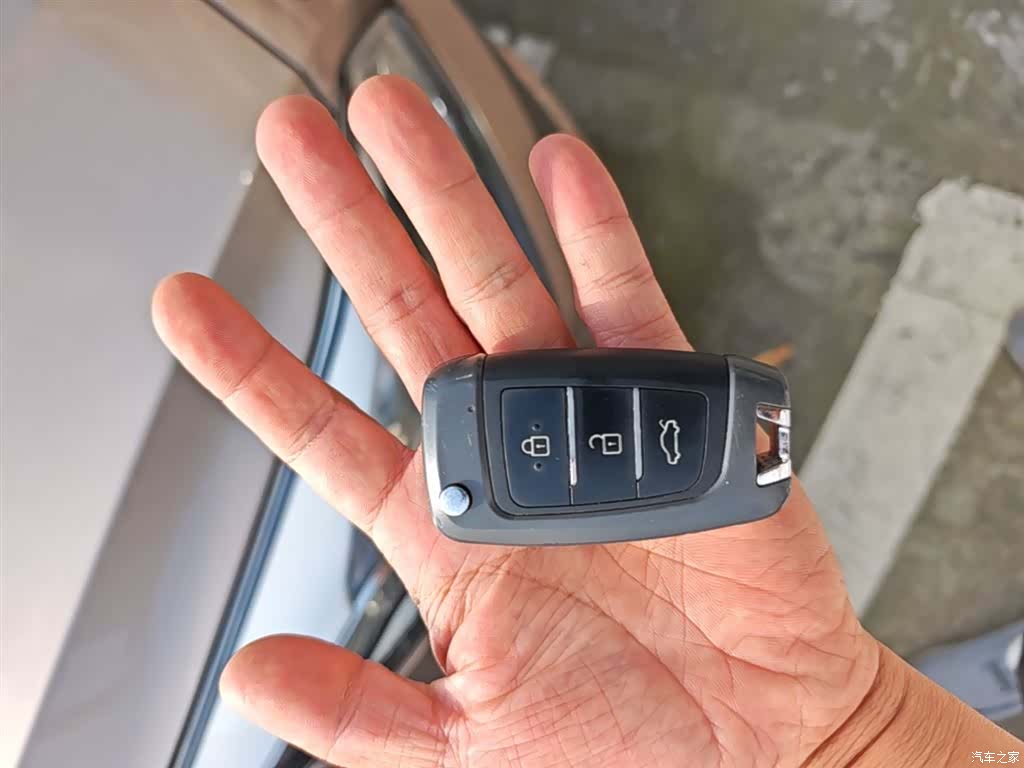 Hyundai GLS, 2016 9