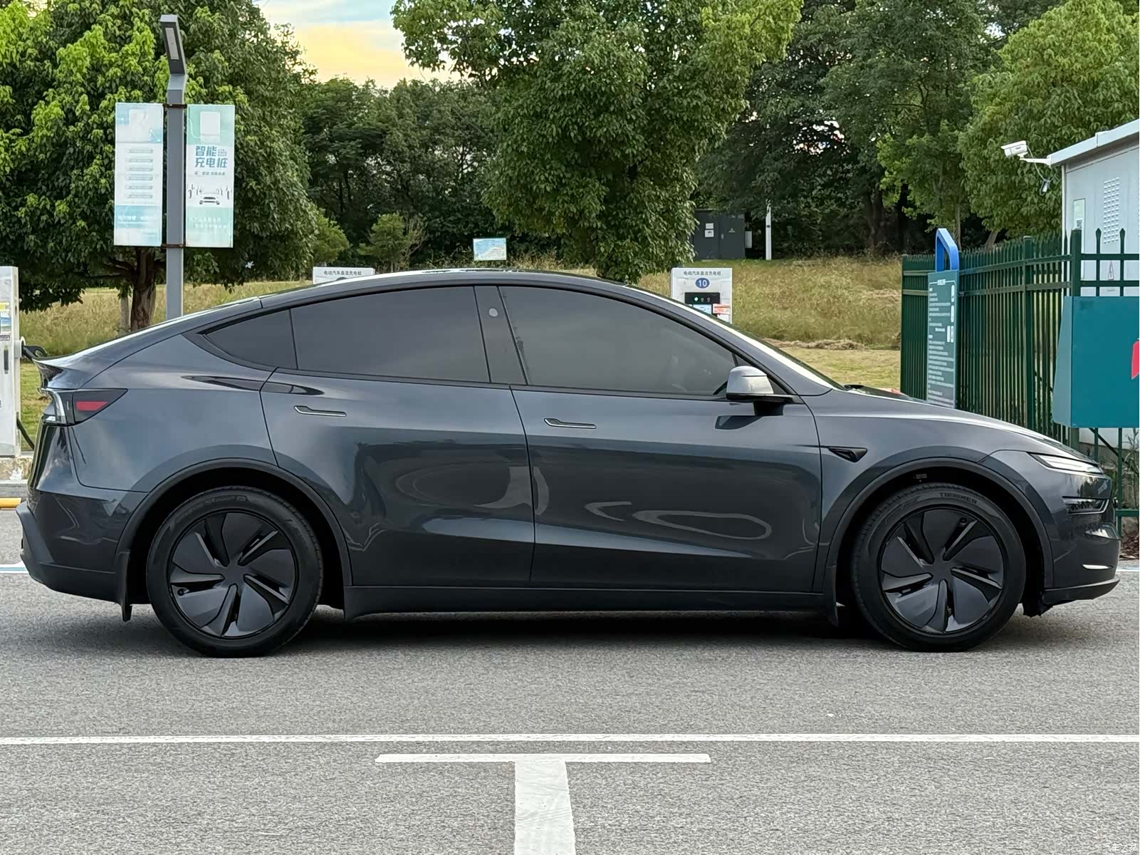 Tesla Model Y, 2025 4