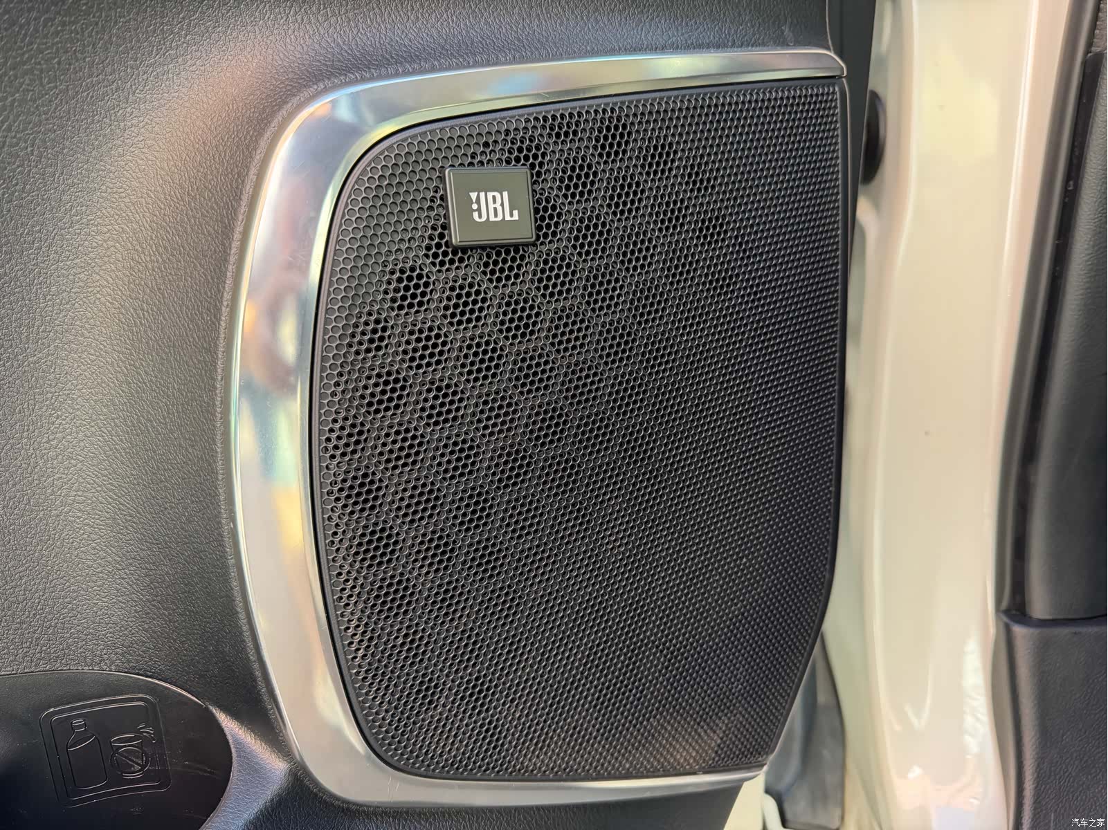 Toyota Alphard, 2019 25