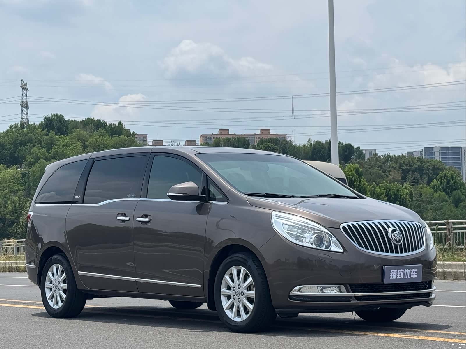 Buick GL8, 2012 3