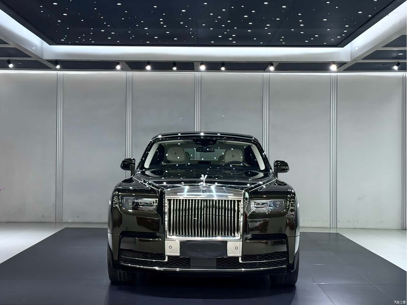 Rolls-Royce Phantom, 2022 1