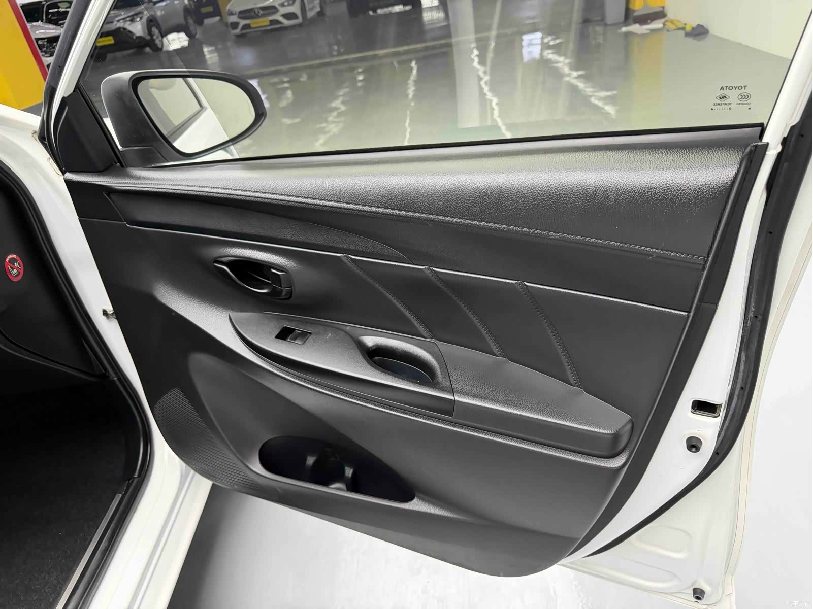 Toyota YARiS L, 2019 19