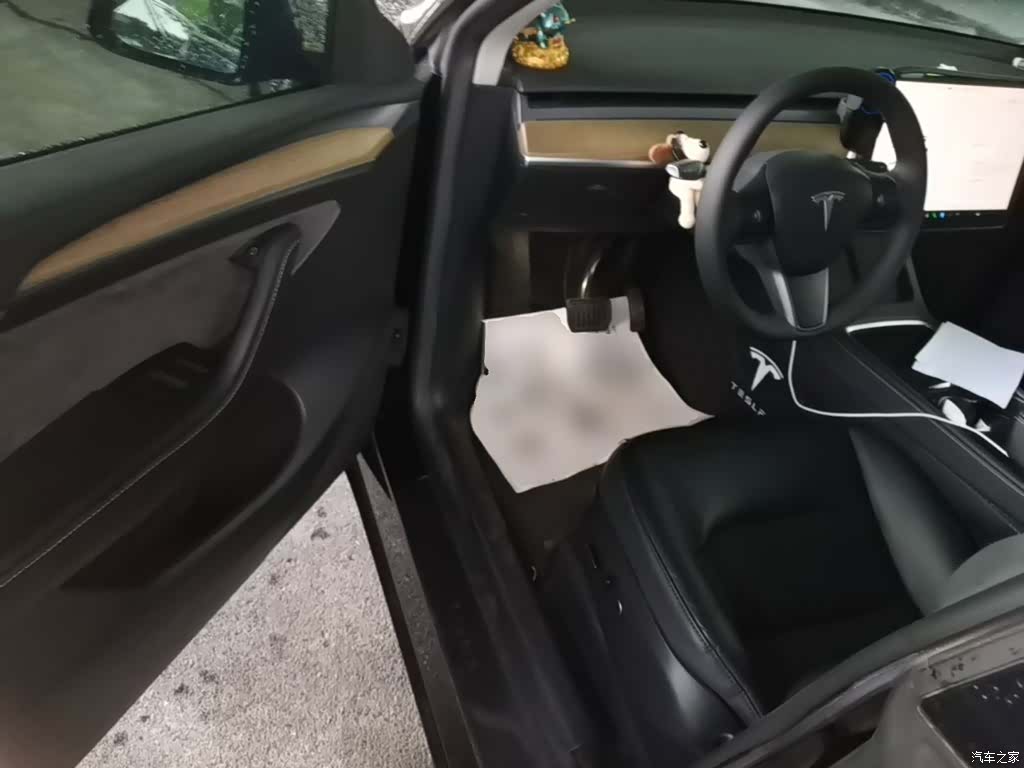 Tesla Model Y, 2024 16
