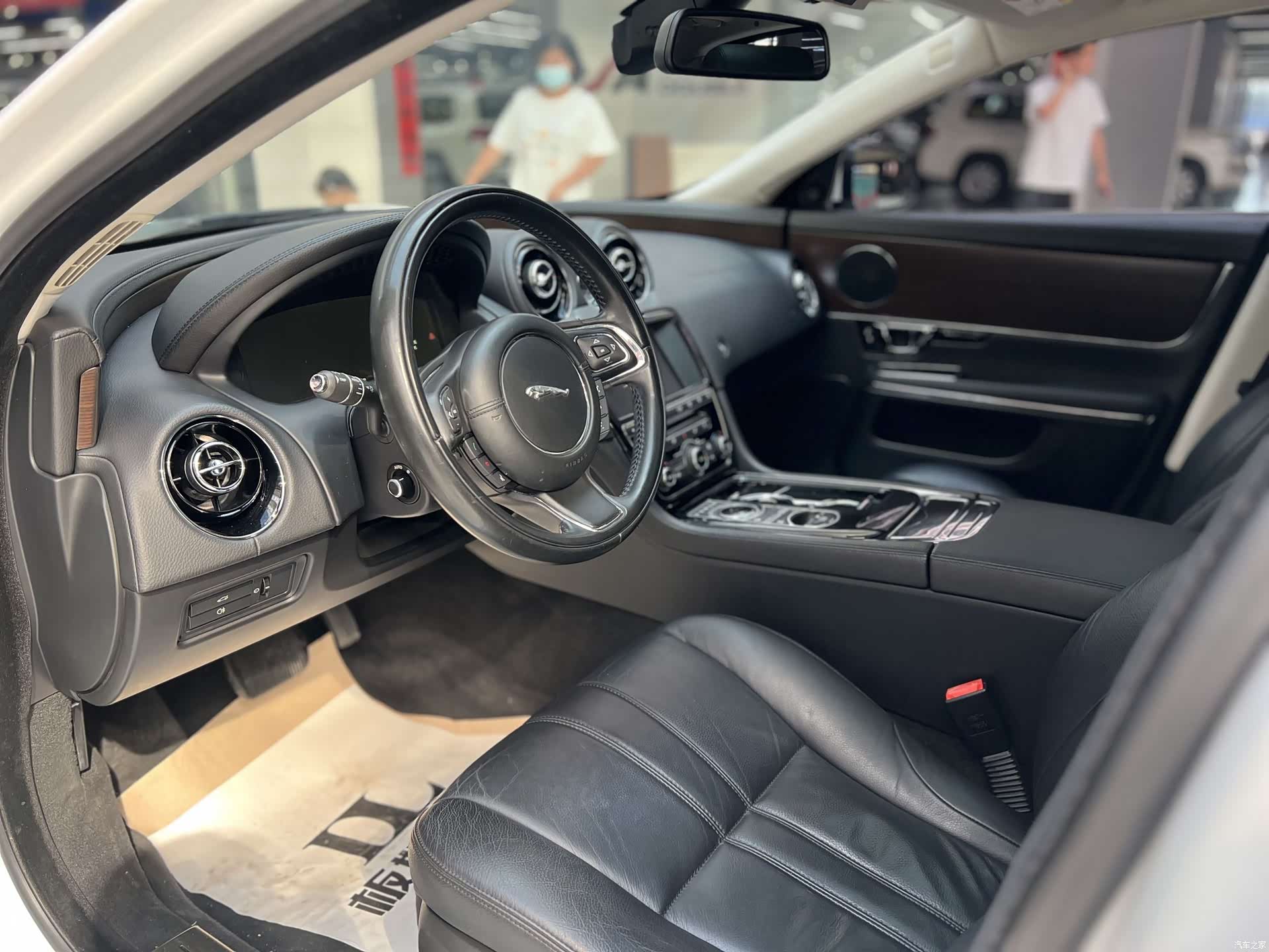 Jaguar XJ, 2016 6