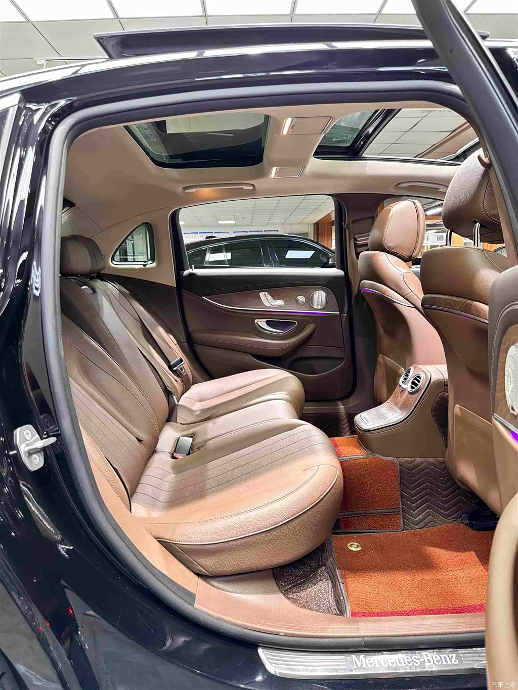Mercedes-Benz E-Class, 2022 24