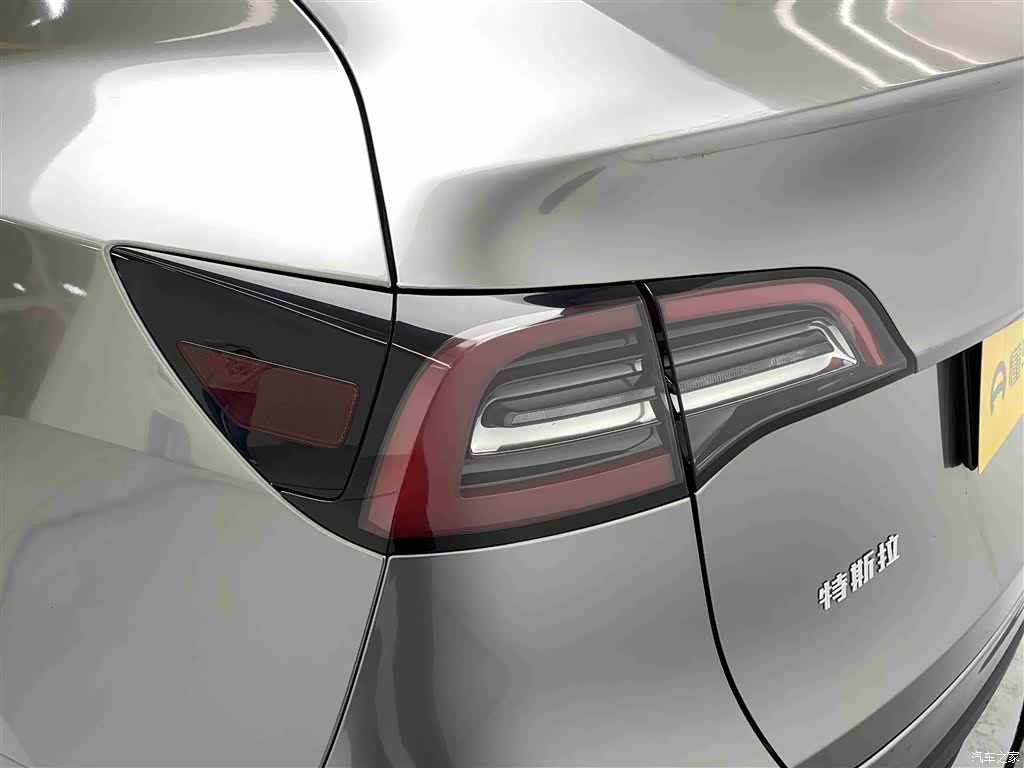 Tesla Model Y, 2023 12