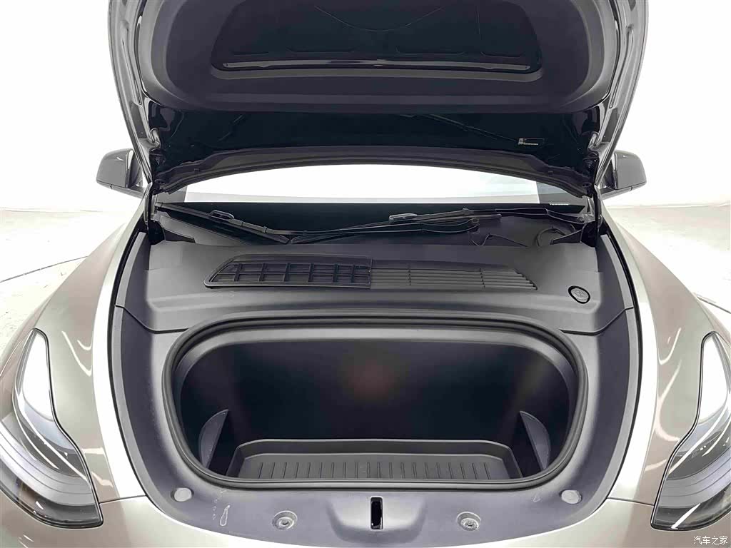 Tesla Model Y, 2023 13