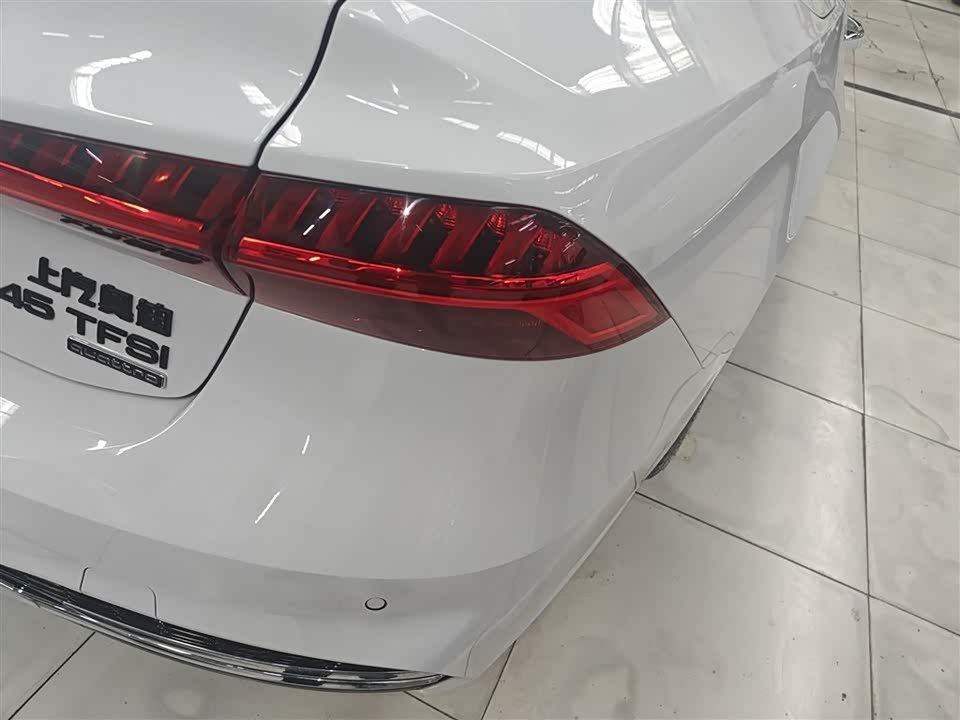 Audi A7L