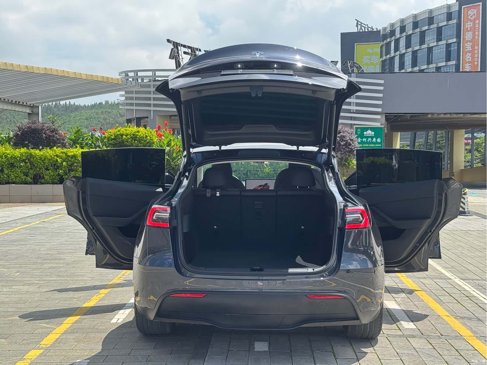 Tesla Model Y, 2024 15