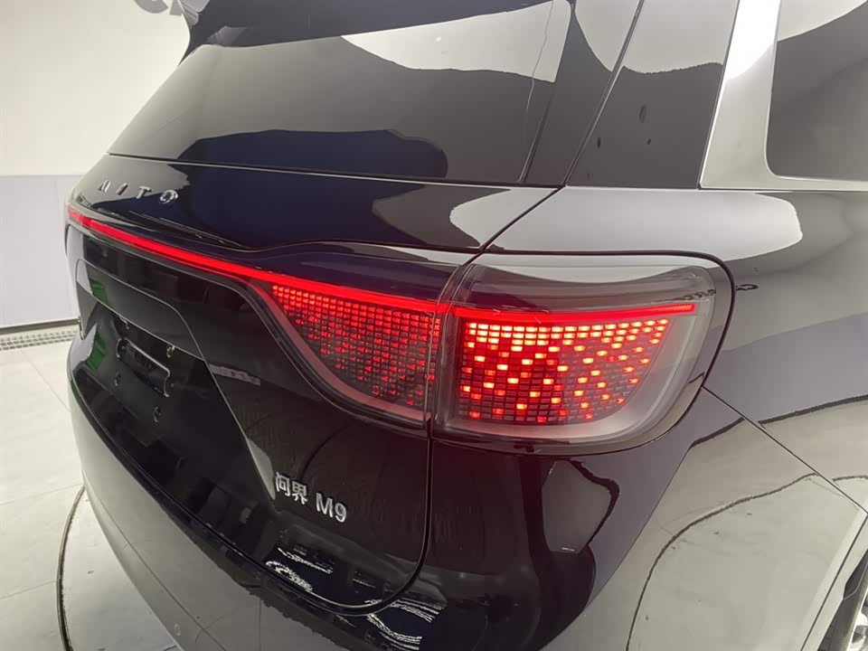 AITO Ask the world M9