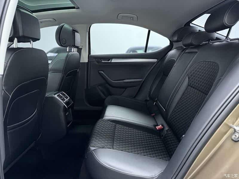 Skoda Superb, 2019 6
