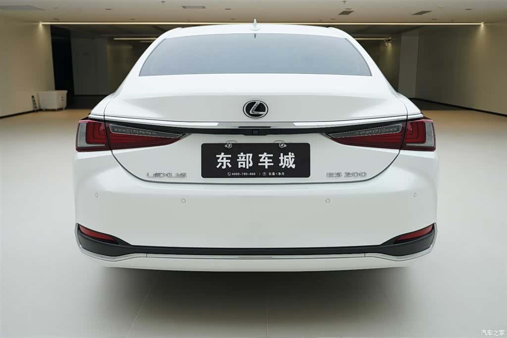 Lexus ES, 2019 все фото