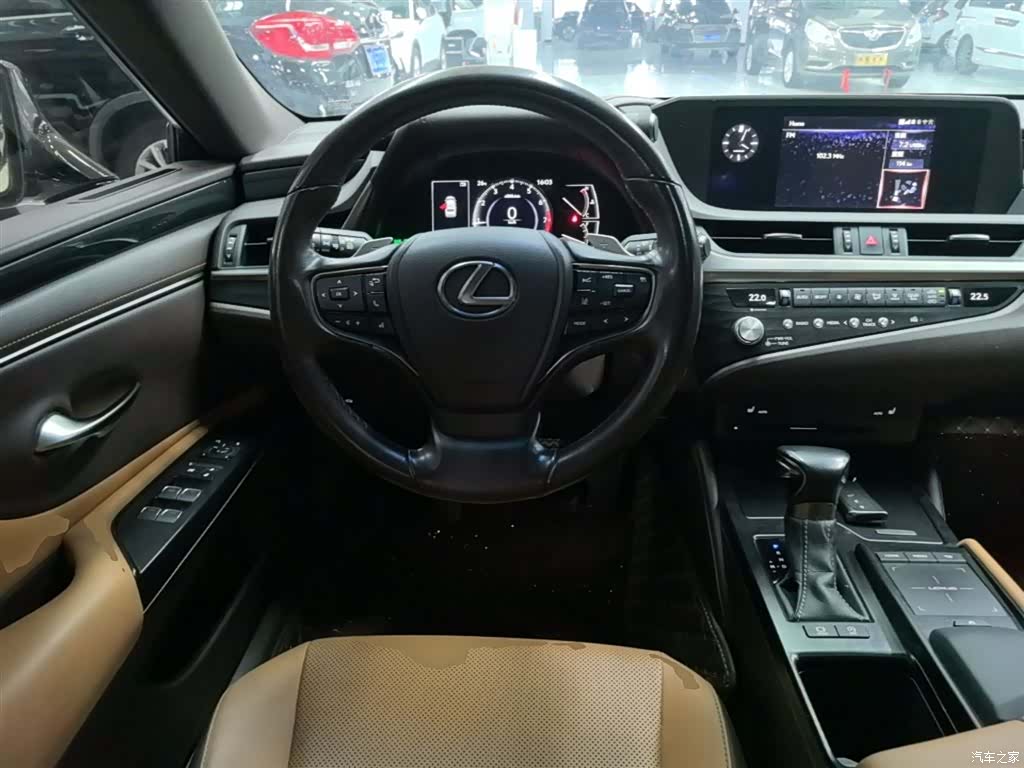 Lexus ES, 2021 11