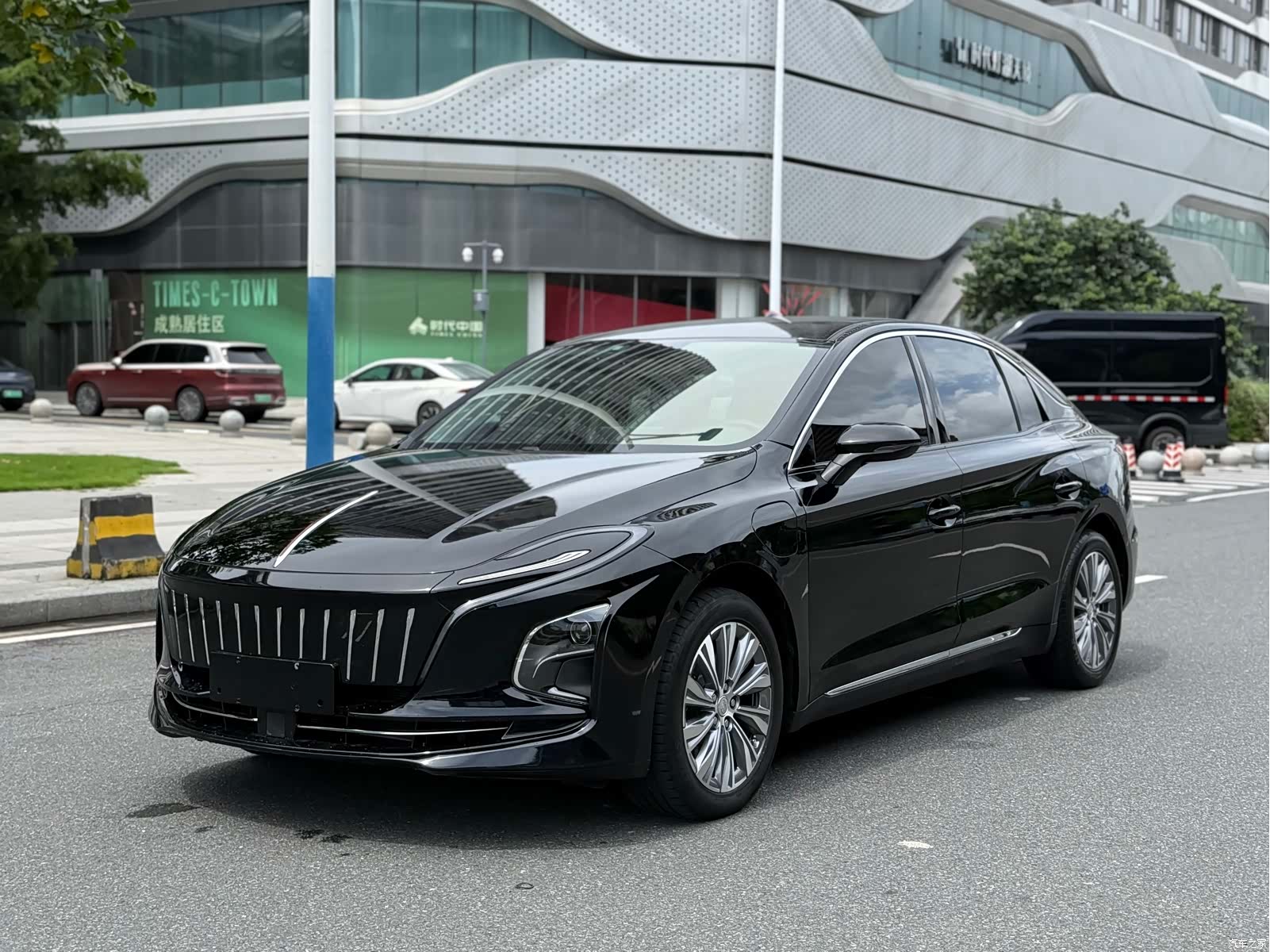 Hongqi QM5