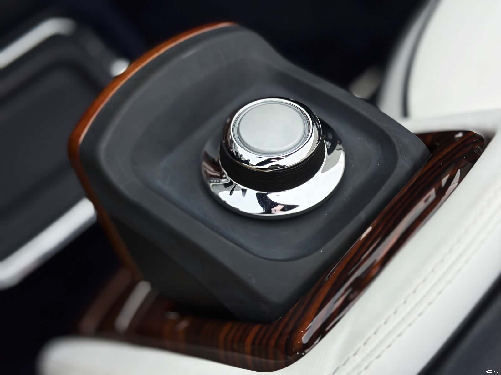 Rolls-Royce Phantom, 2011 28