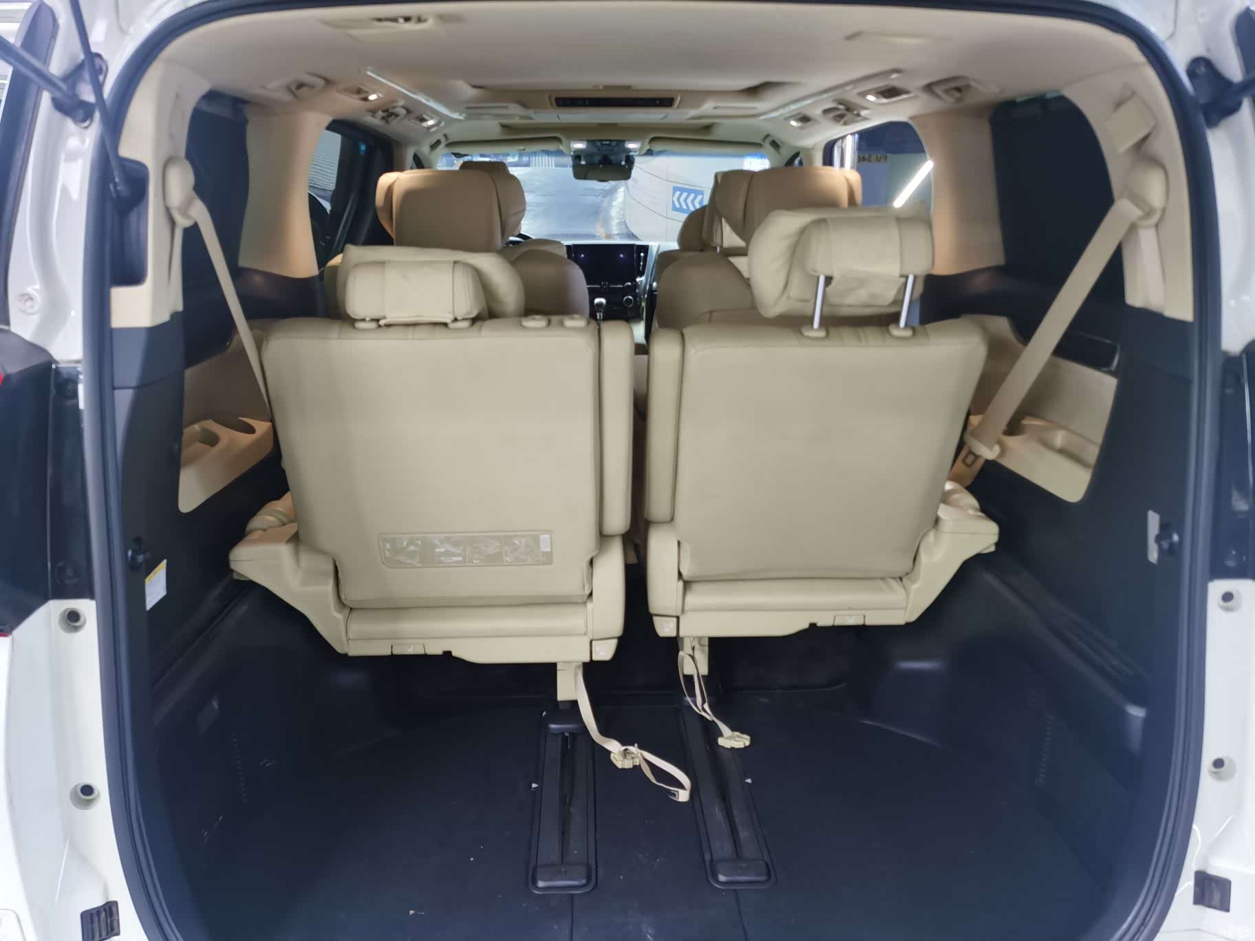 Toyota Alphard, 2022 14