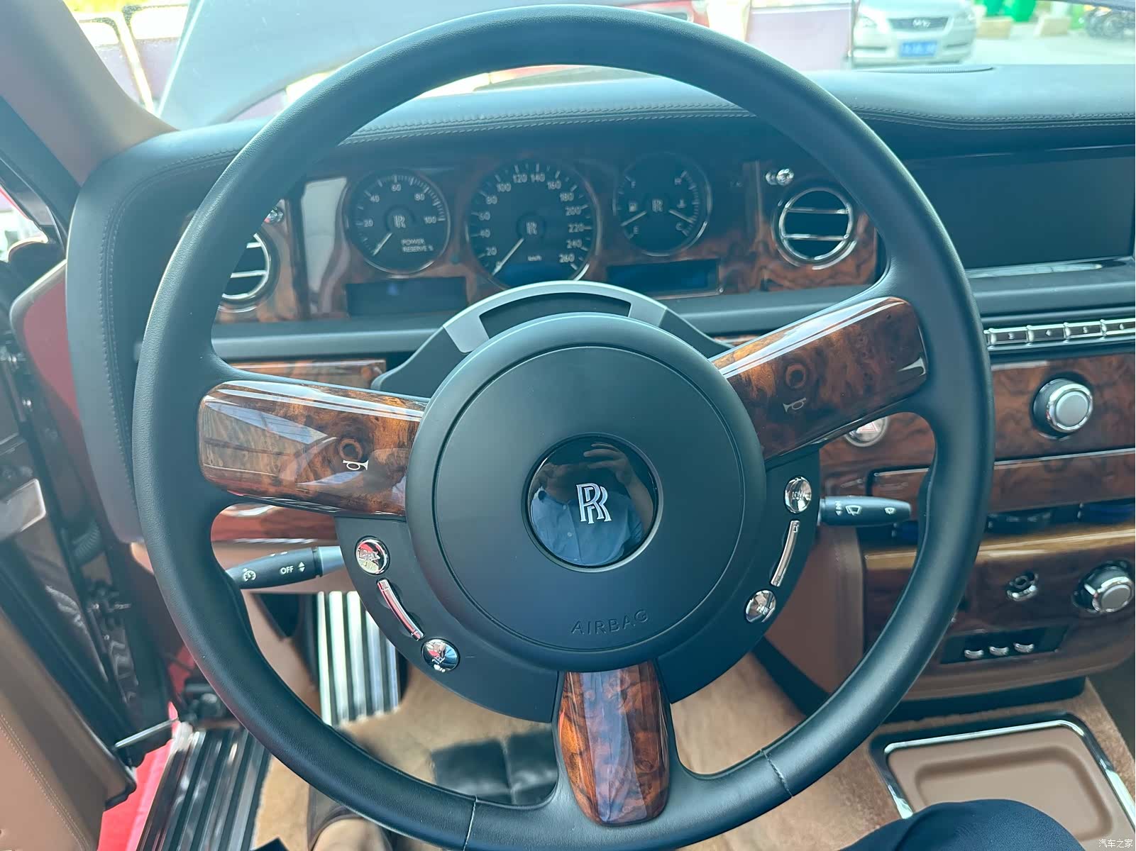 Rolls-Royce Phantom, 2016 все фото