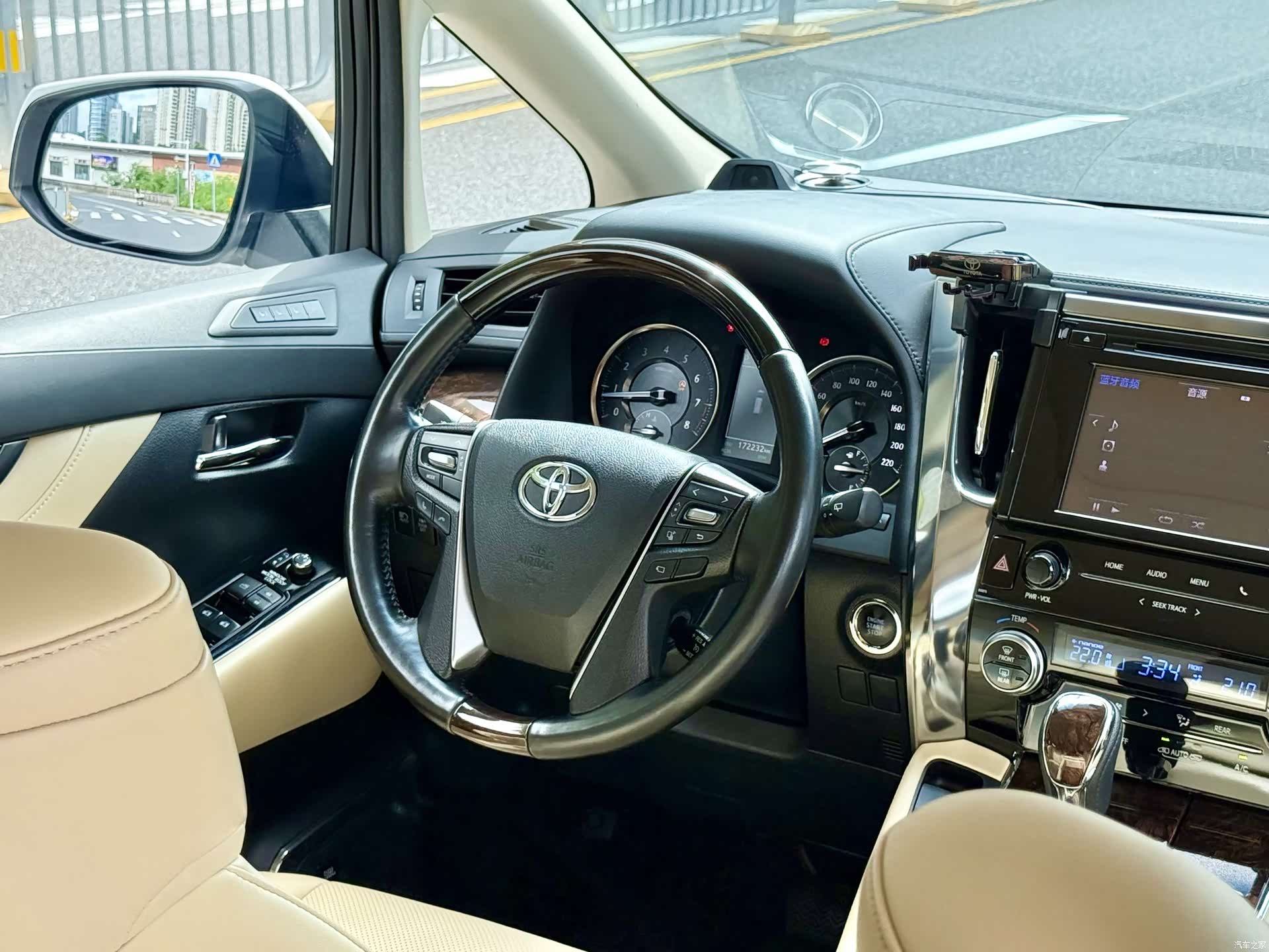 Toyota Alphard, 2019 8