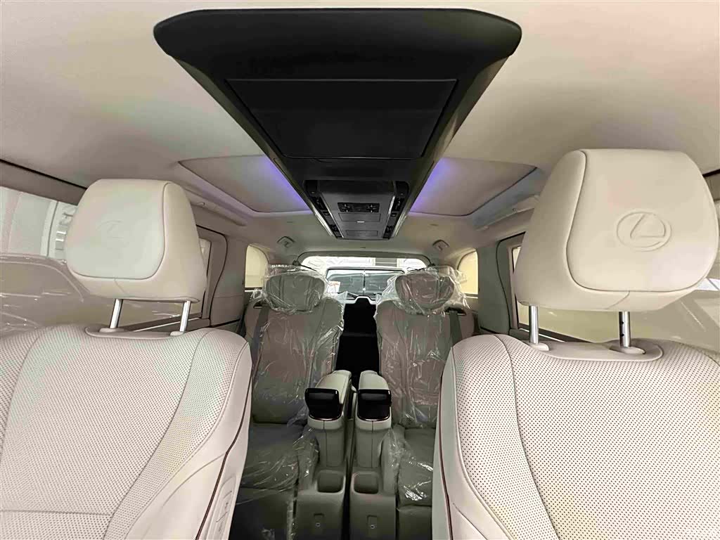Lexus LM, 2026 19