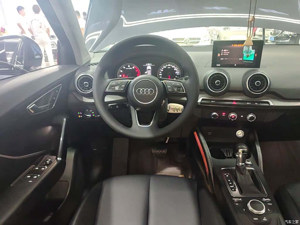 Audi Q2L, 2020 11