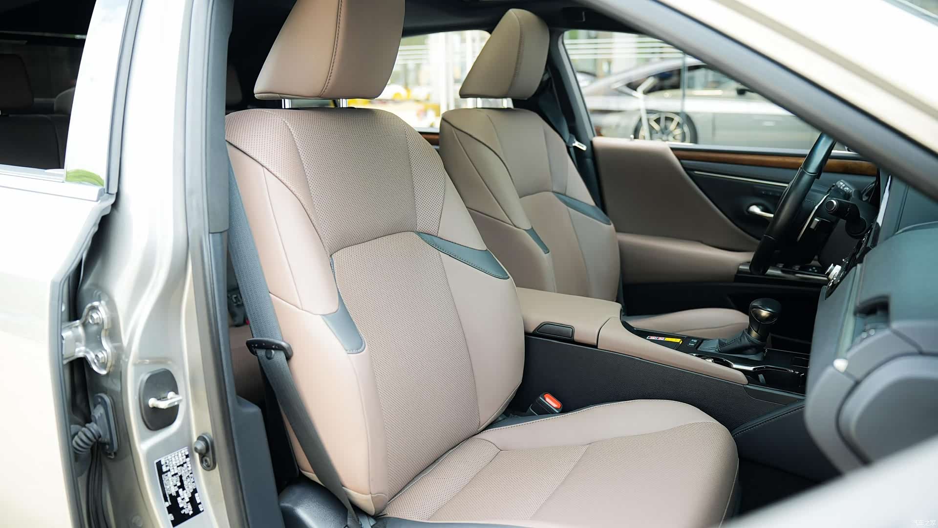 Lexus ES, 2024 11