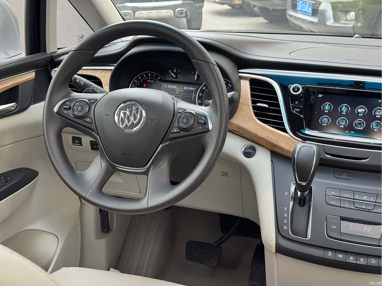 Buick GL8, 2018 13