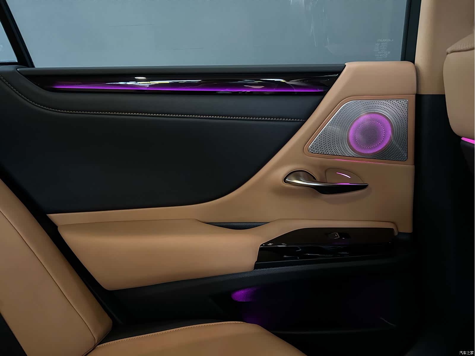 Lexus ES, 2024 26