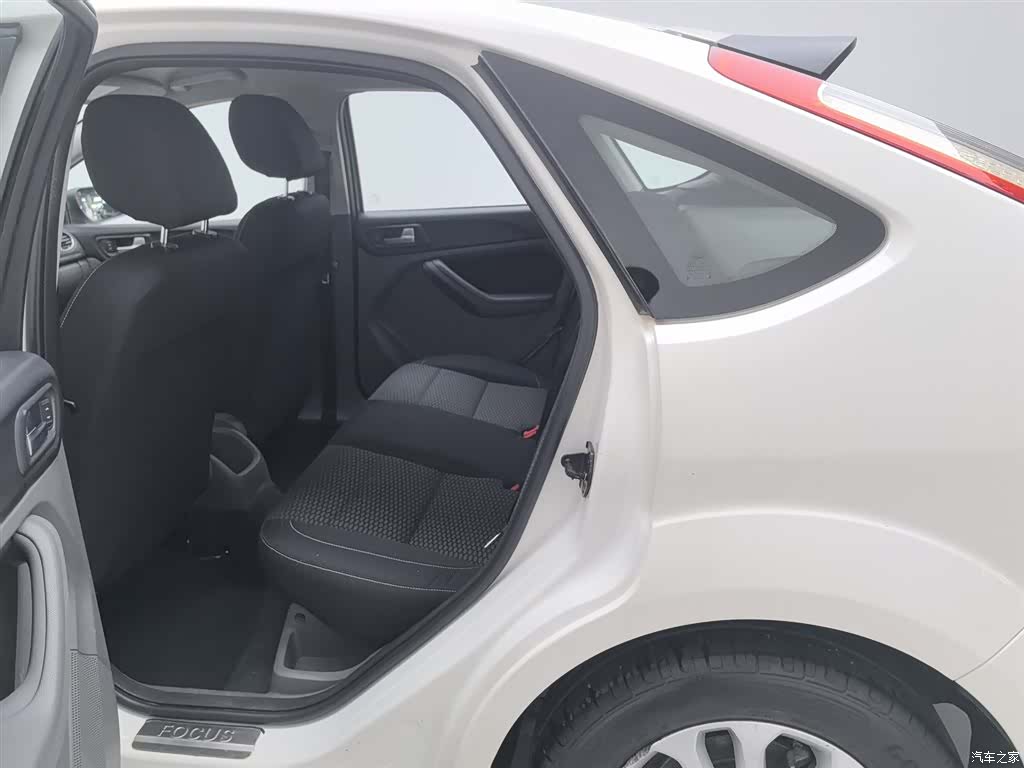 Ford Focus, 2013 15